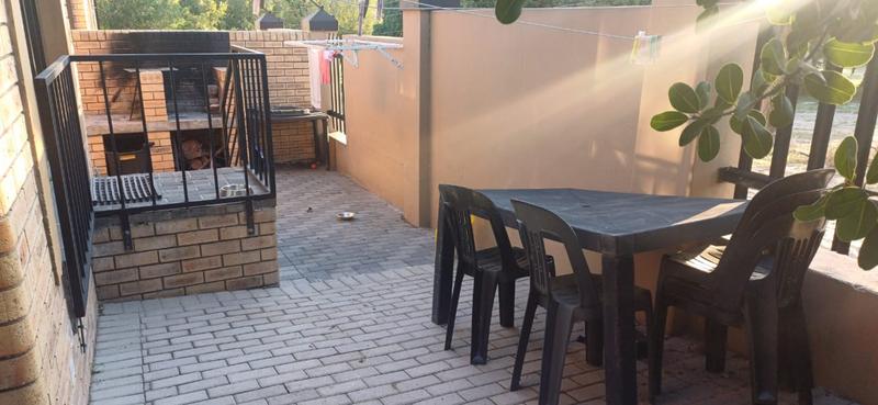 To Let 2 Bedroom Property for Rent in Protea Heights Western Cape